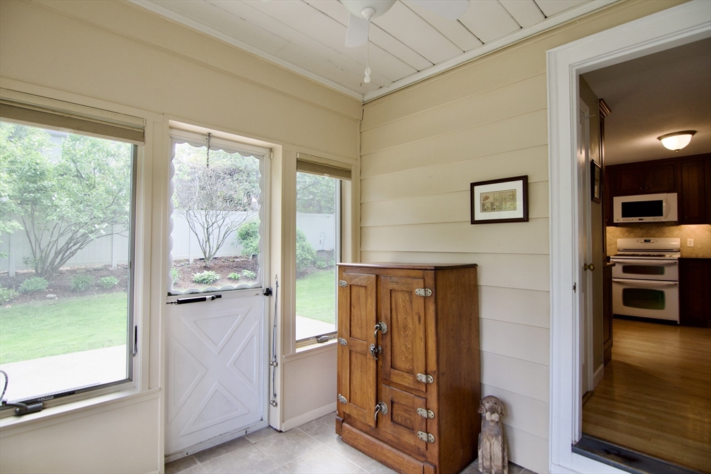 129 Chalmers Street Springfield, MA 01118 - Photo 23 of 42