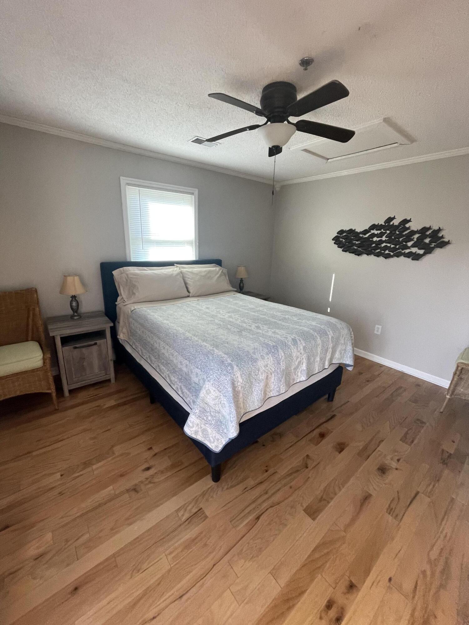 16 Center Street, Unit 1 Folly Beach, SC 29439 - Photo 4 of 18 26939818-0013-4787-ABF4-D9F53F71AAC7