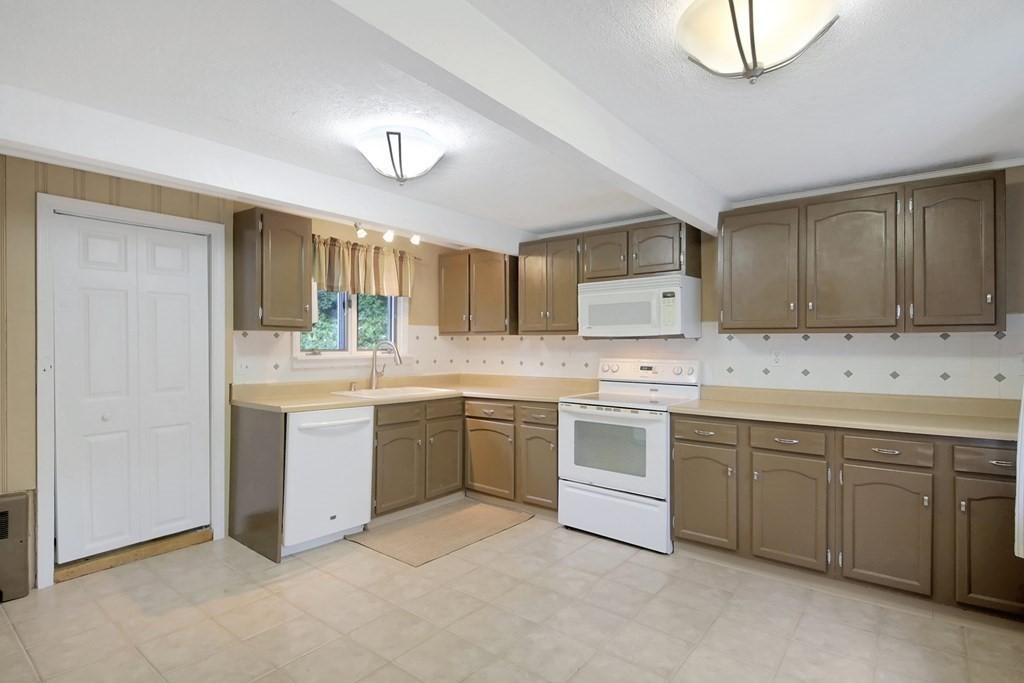 153 Parker Road Framingham, MA 01702 - Photo 14 of 29 Gallery Image 14