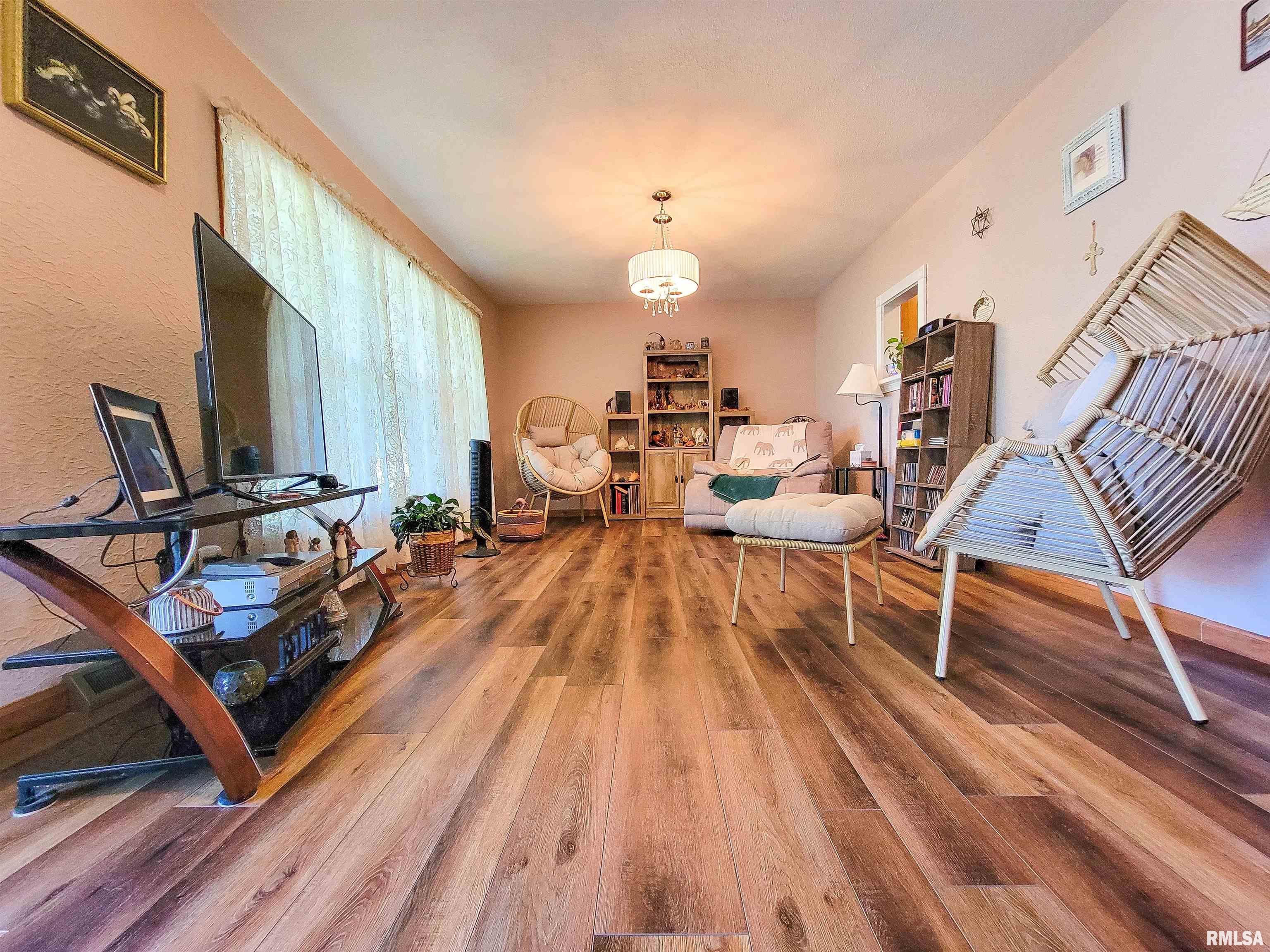 4 Sunset Drive Flora, IL 62839 - Photo 11 of 61