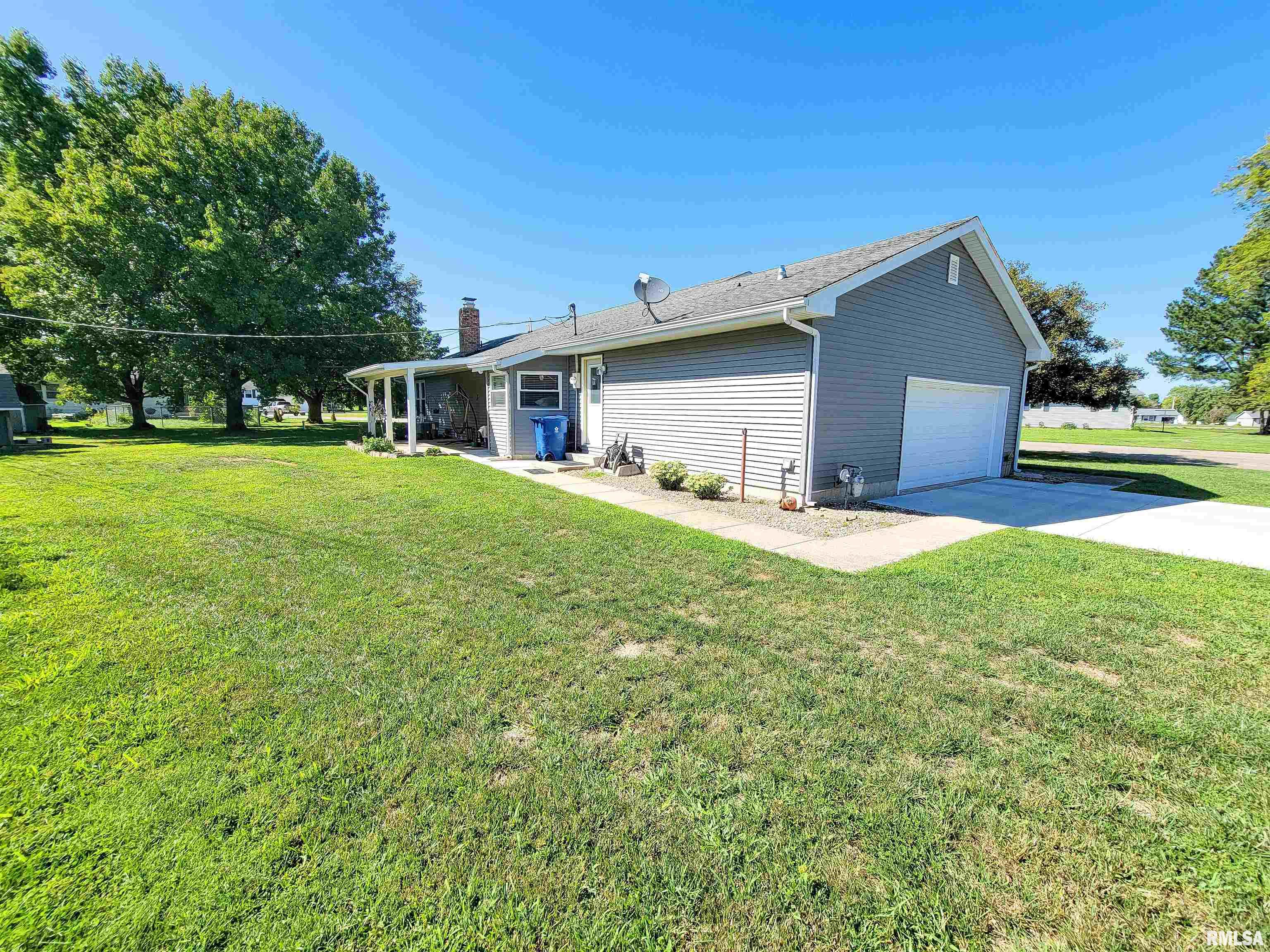 4 Sunset Drive Flora, IL 62839 - Photo 3 of 61