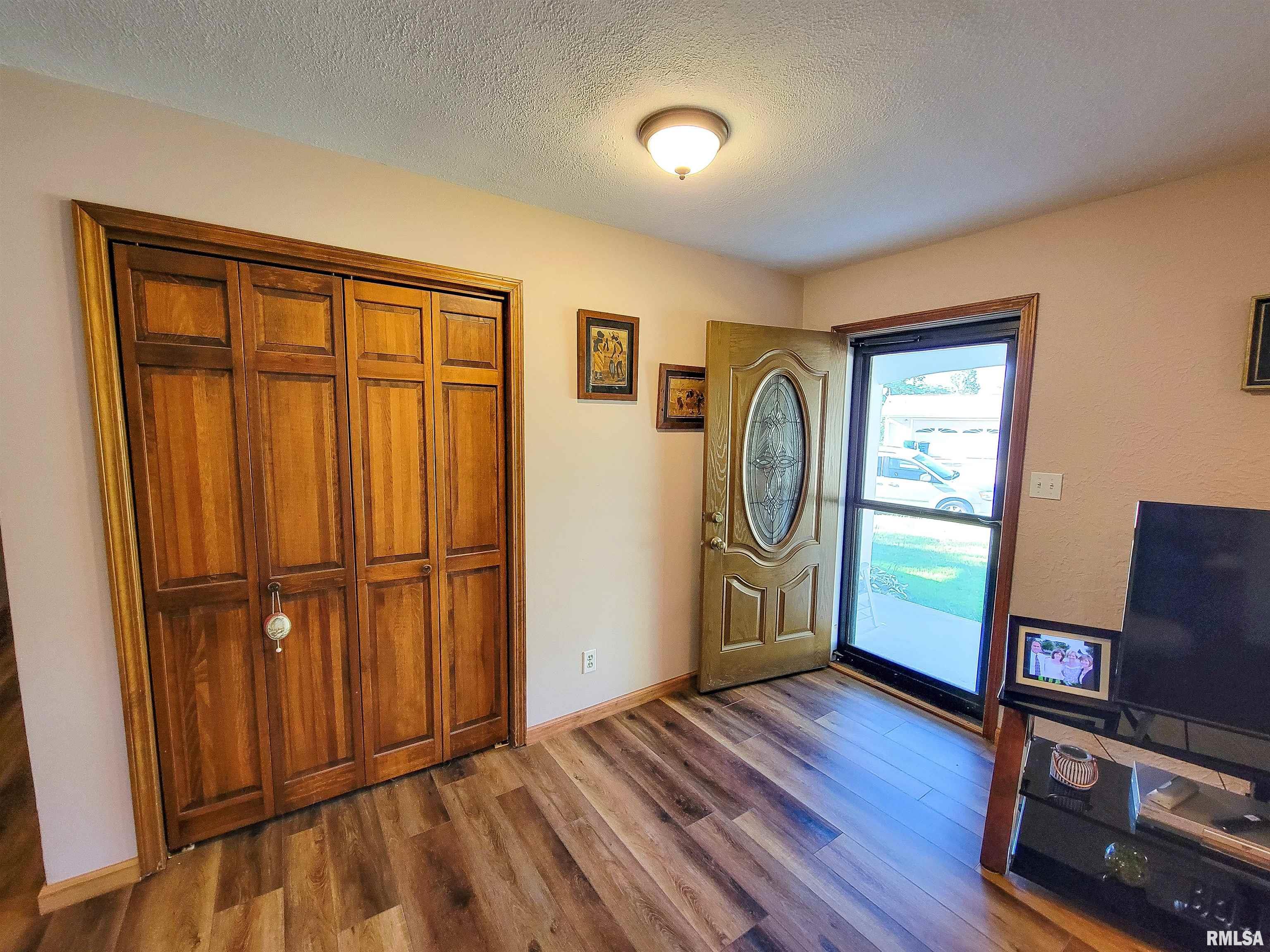 4 Sunset Drive Flora, IL 62839 - Photo 6 of 61