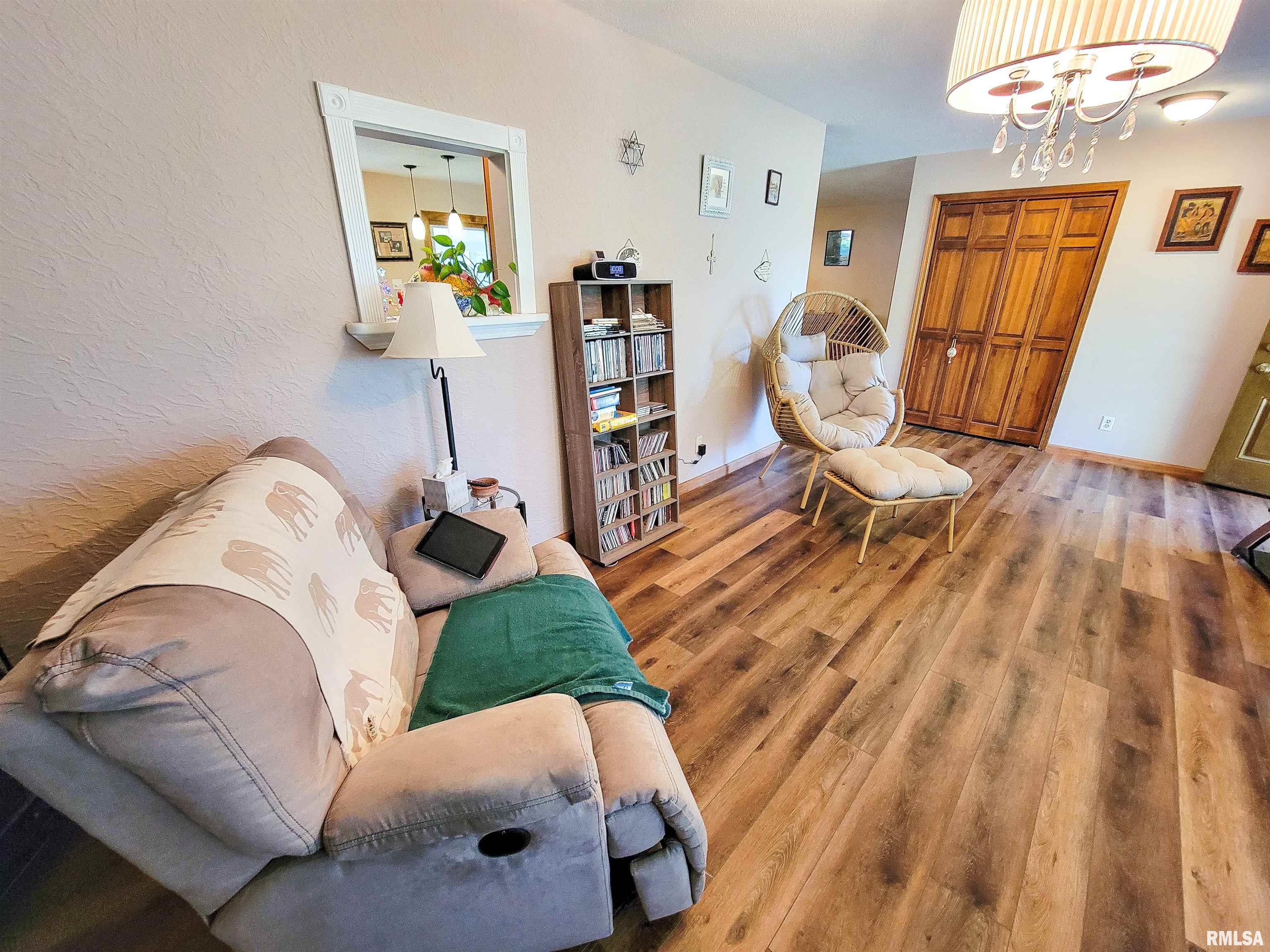 4 Sunset Drive Flora, IL 62839 - Photo 8 of 61