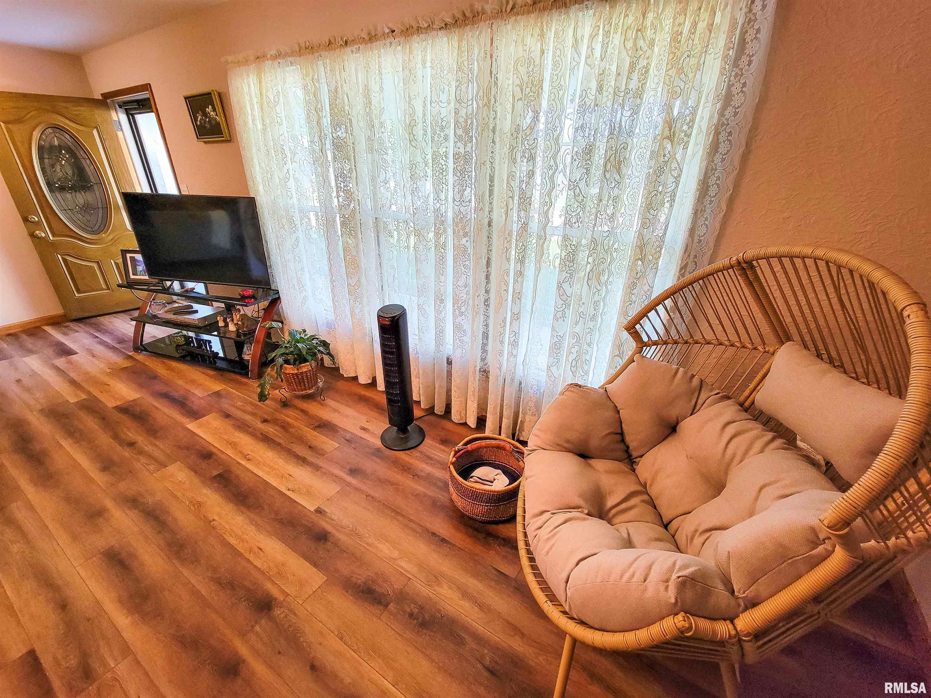 4 Sunset Drive Flora, IL 62839 - Photo 9 of 61