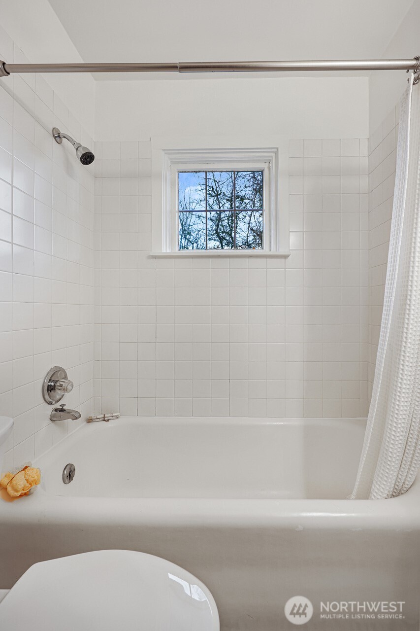 4001 Northeast 57th Street Seattle, WA 98105 - Photo 14 of 21