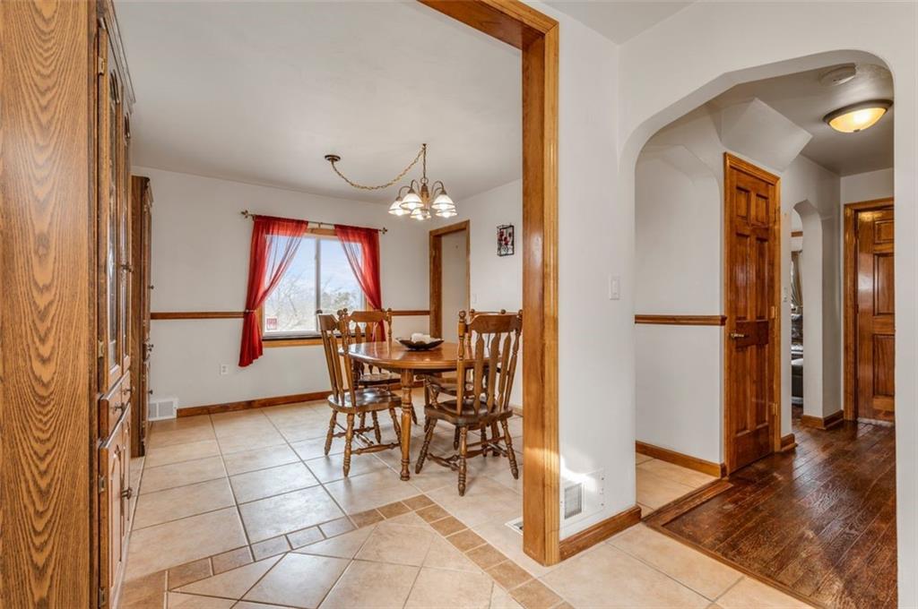 25 Flora Road Pittsburgh, PA 15227 - Photo 8 of 23 Gallery Image 8