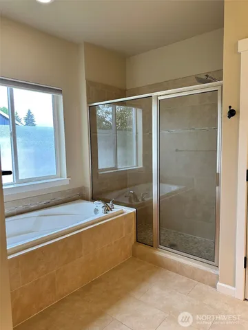 $3,700 | 2126 Northeast 12th Street, Renton, WA 98056