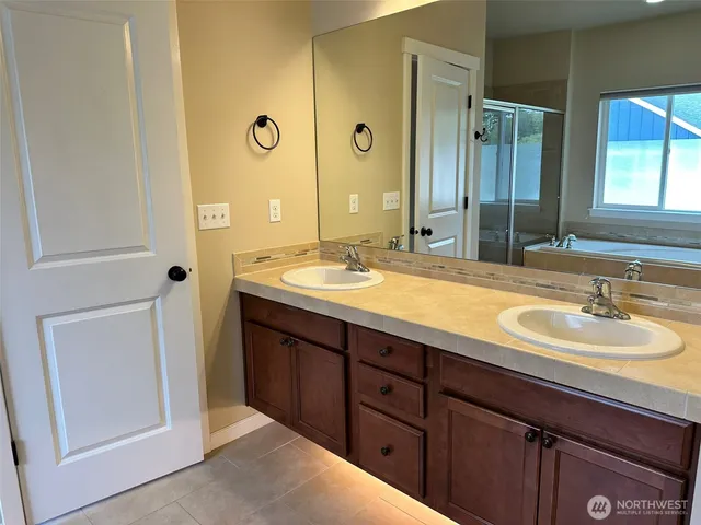 $3,700 | 2126 Northeast 12th Street, Renton, WA 98056