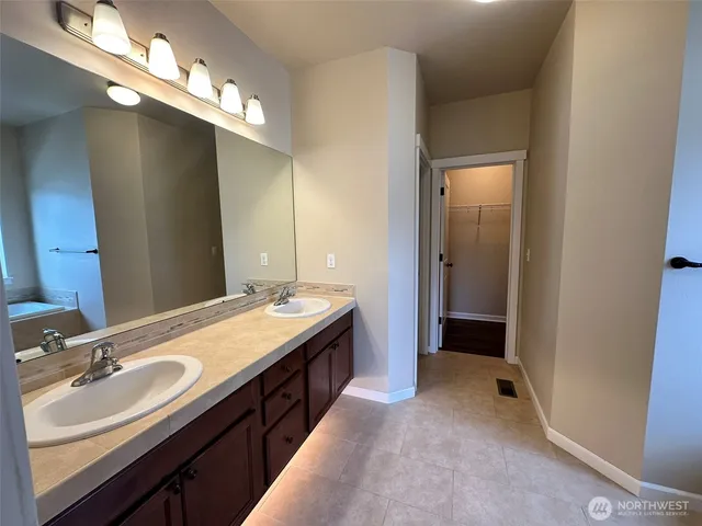 $3,700 | 2126 Northeast 12th Street, Renton, WA 98056