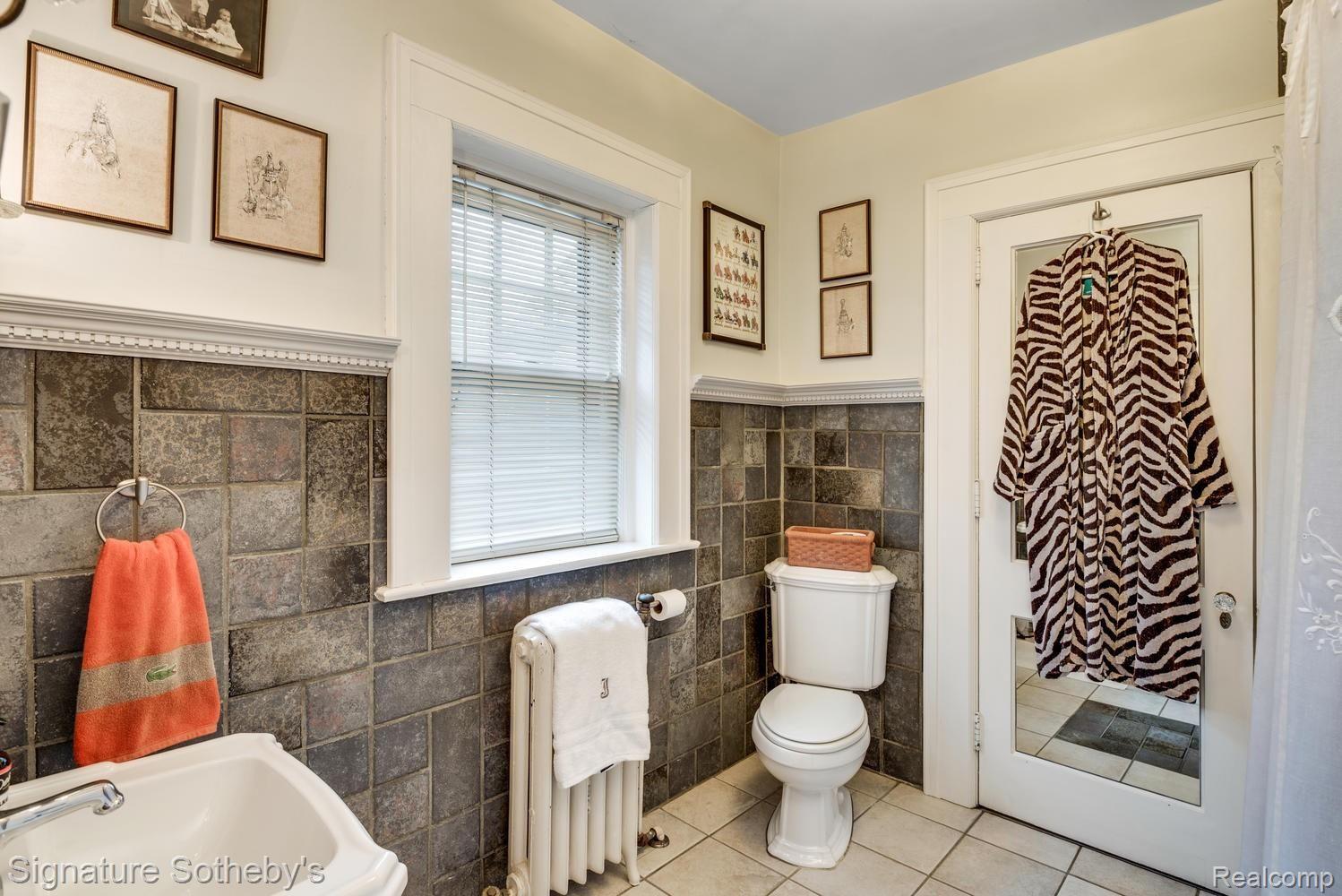1022 Bishop Road Grosse Pointe, MI 48230 - Photo 24 of 88 1022 Bishop Rd Grosse Pointe-large-022-028-1022 Bishop Rd Grosse Pointe-1499x1000-72dpi.jpg