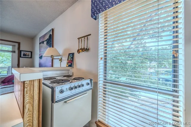 $169,900 | 28 Hawk Harbor Ln Lake, Unit 2D, Lake Ozark, MO 65049