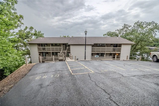 $169,900 | 28 Hawk Harbor Ln Lake, Unit 2D, Lake Ozark, MO 65049