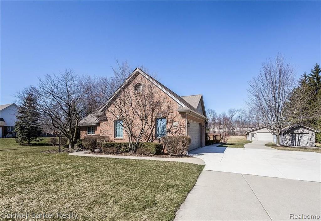 836 Shortridge Avenue Rochester Hills, MI 48307 - Photo 3 of 51