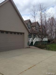 7912 Duck Pond Road Millington, MI 48746 - Photo 26 of 36 garage.jpg
