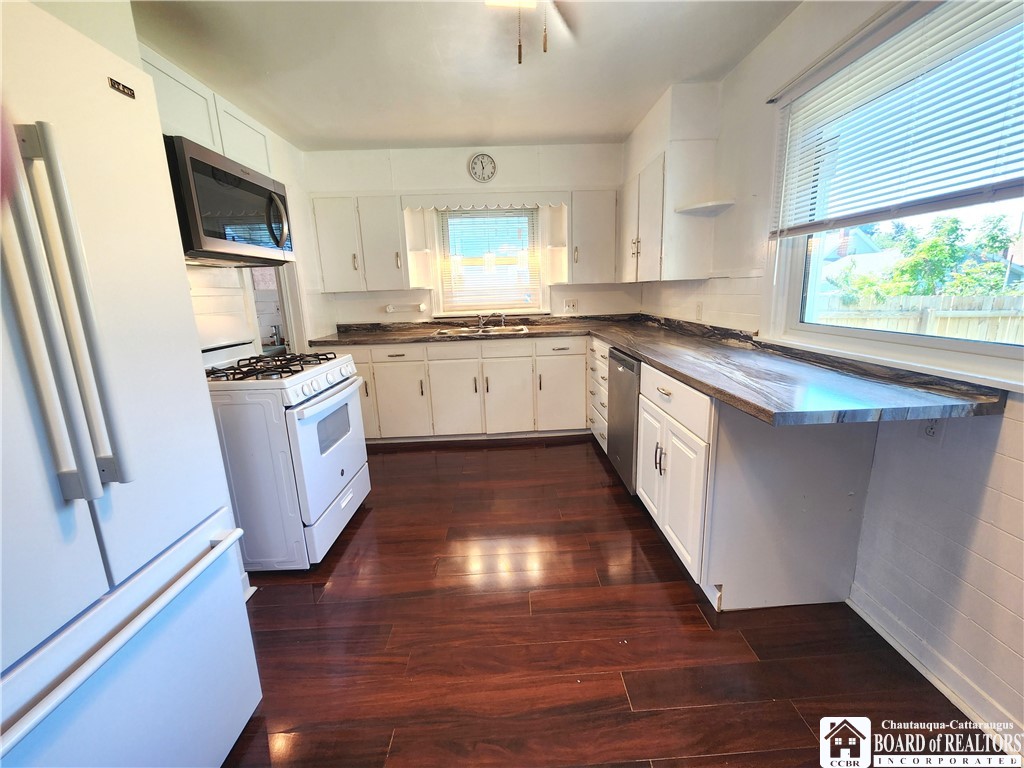 49 Leming Street Dunkirk, NY 14048 - Photo 4 of 27