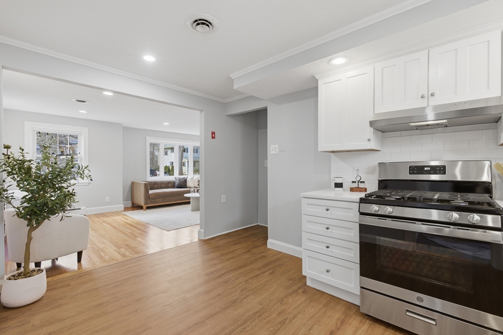 8 Jr Terrace Randolph, MA 02368 - Photo 7 of 28