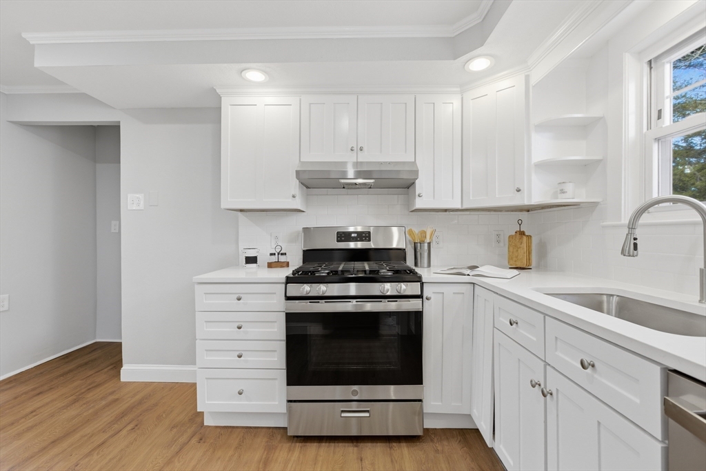 8 Jr Terrace Randolph, MA 02368 - Photo 8 of 28