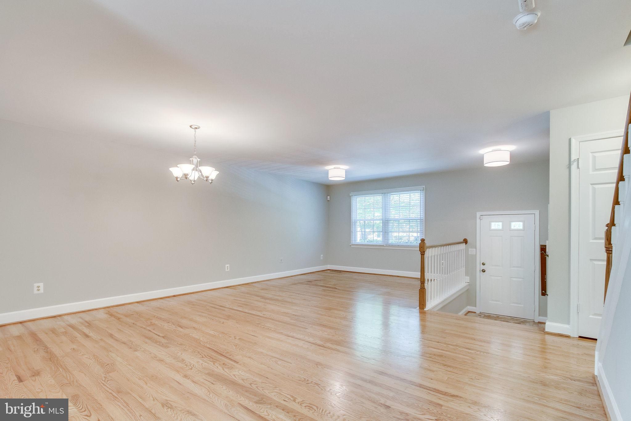 9005 Daum Court Springfield, VA 22153 - Photo 6 of 28 Living Room