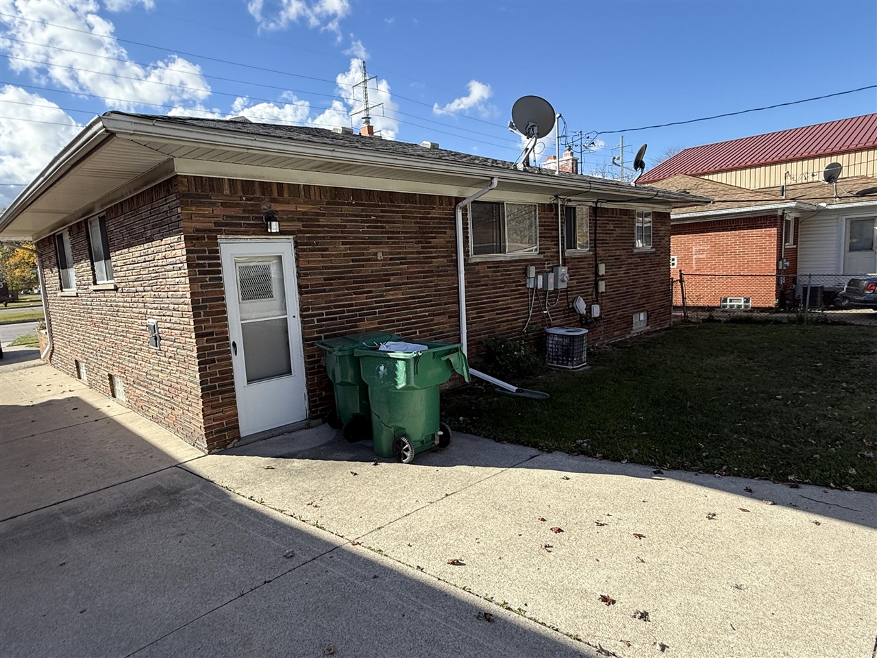 16475 East 8 Mile Road Eastpointe, MI 48021 - Photo 2 of 13