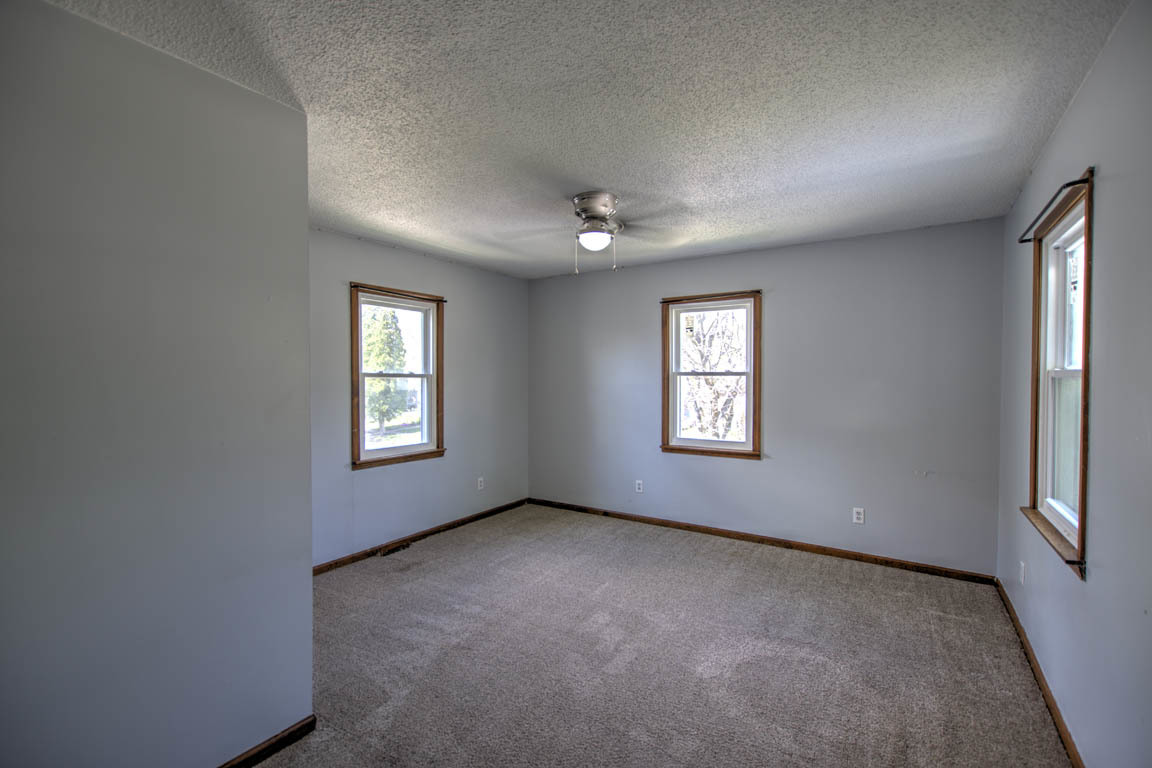 204 West South Street Clinton, IL 61727 - Photo 14 of 23 a view of an empty room with a window