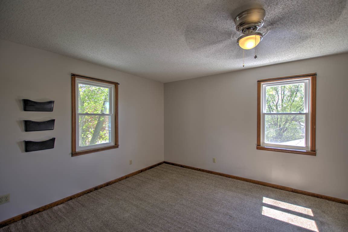 204 West South Street Clinton, IL 61727 - Photo 18 of 23 an empty room with windows and closet