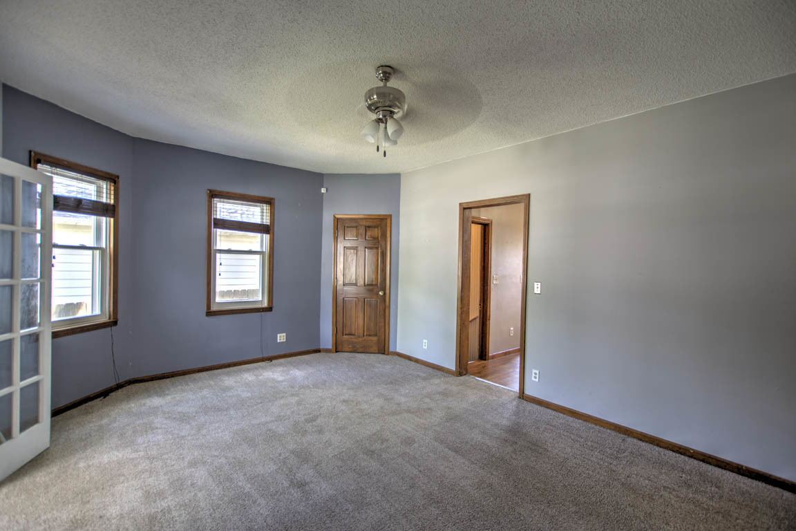 204 West South Street Clinton, IL 61727 - Photo 5 of 23 a view of an empty room with a window