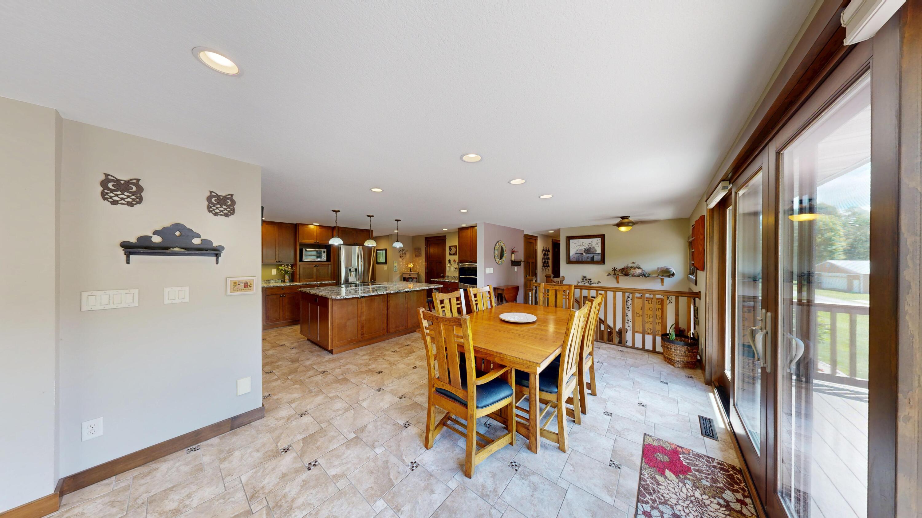 580 Skunk Hollow Road La Crescent, MN 55947 - Photo 15 of 83 Dining Room