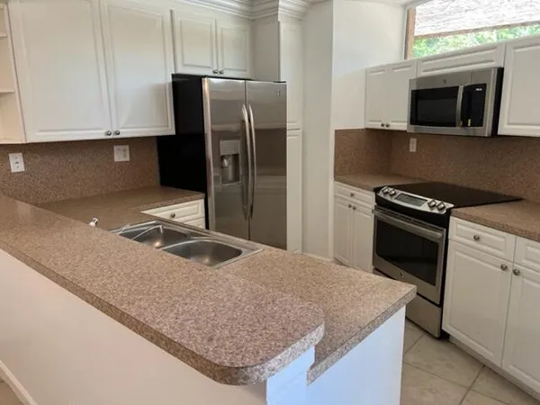 $2,500 | 8285 Severn Drive, Unit B, Boca Raton, FL 33433