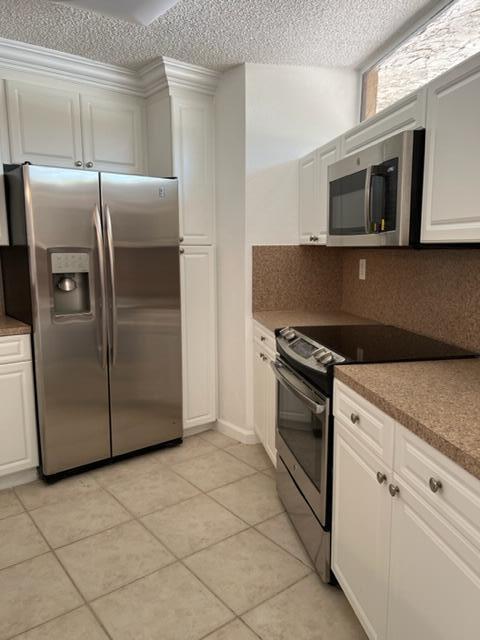 8285 Severn Drive, Unit B Boca Raton, FL 33433 - Photo 5 of 23 IMG_2904