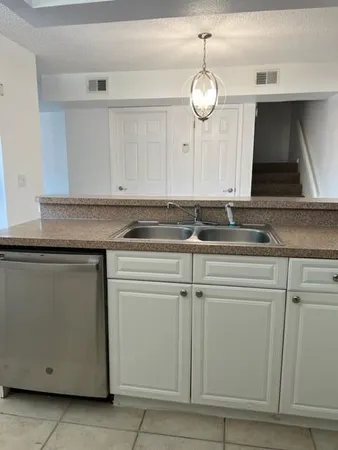 $2,500 | 8285 Severn Drive, Unit B, Boca Raton, FL 33433