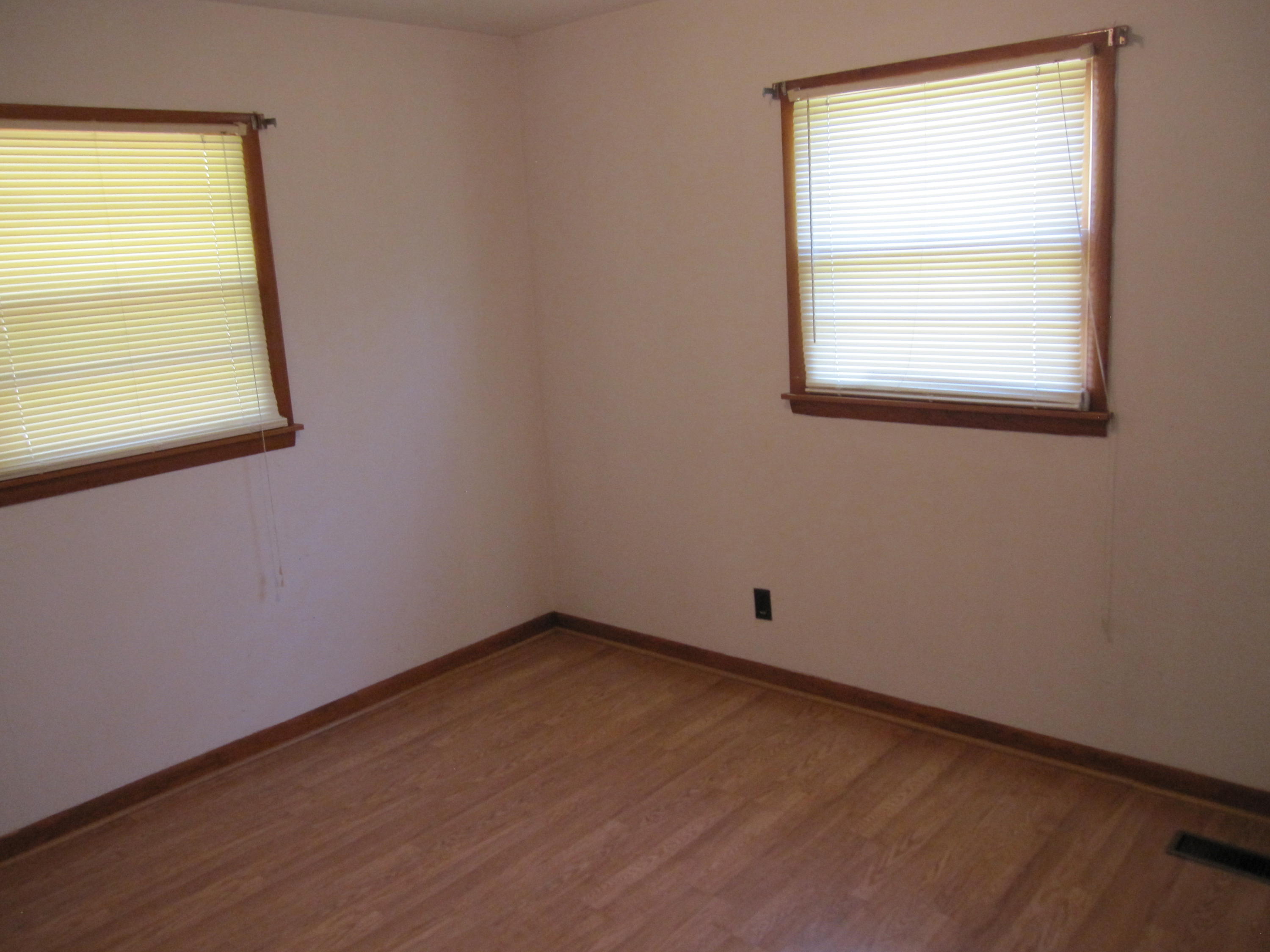 913 Deaderick Road Knoxville, TN 37920 - Photo 8 of 13 IMG_2170
