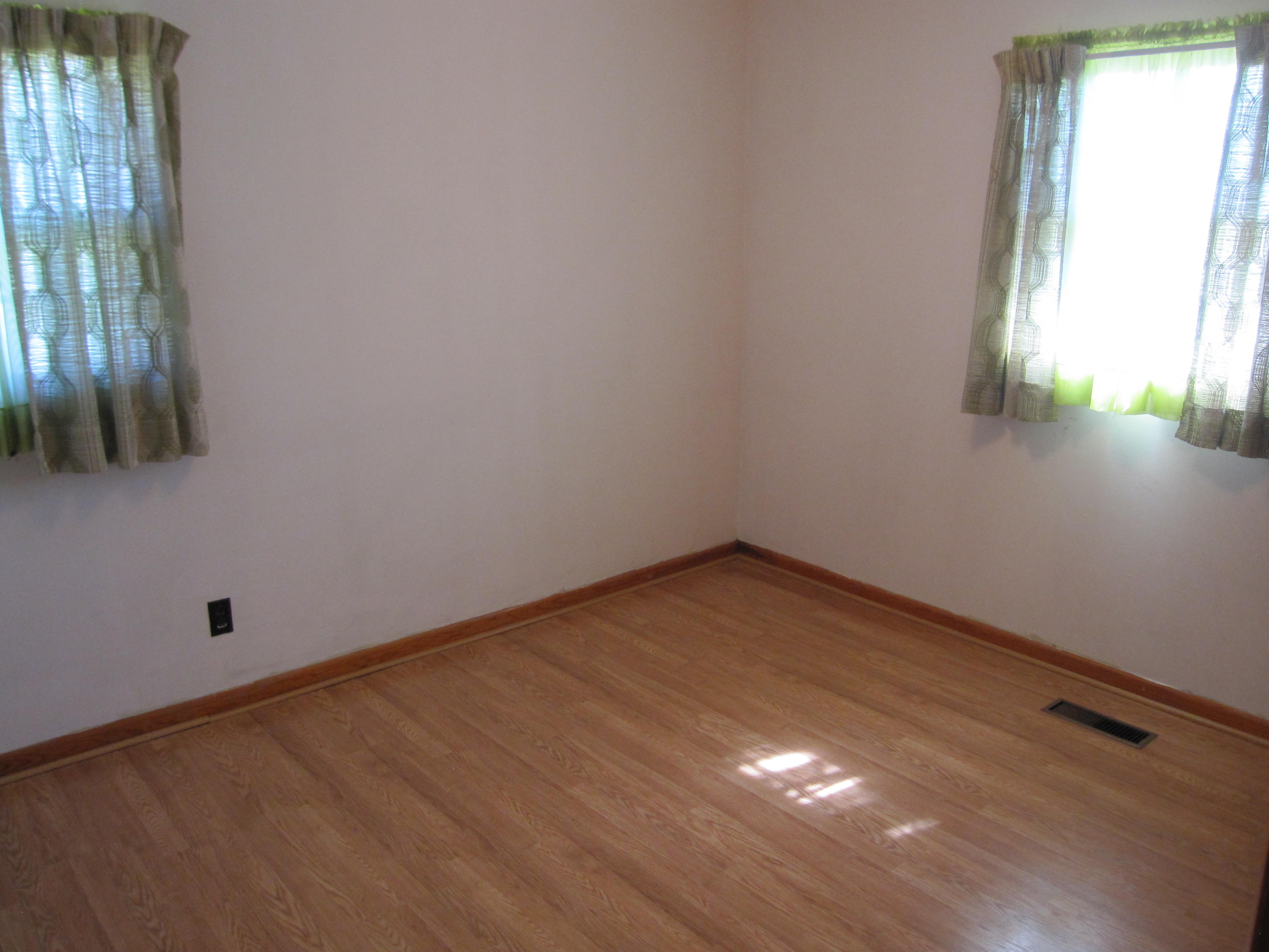 913 Deaderick Road Knoxville, TN 37920 - Photo 9 of 13 IMG_2171