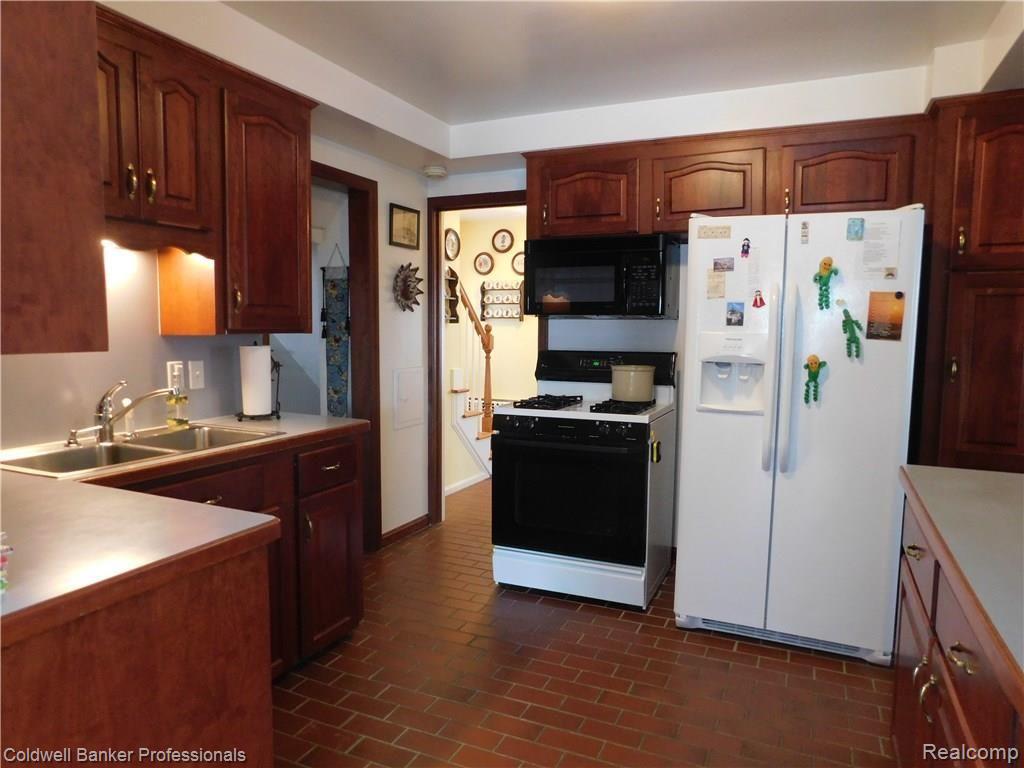 1778 Bournemouth Road Grosse Pointe Woods, MI 48236 - Photo 6 of 21