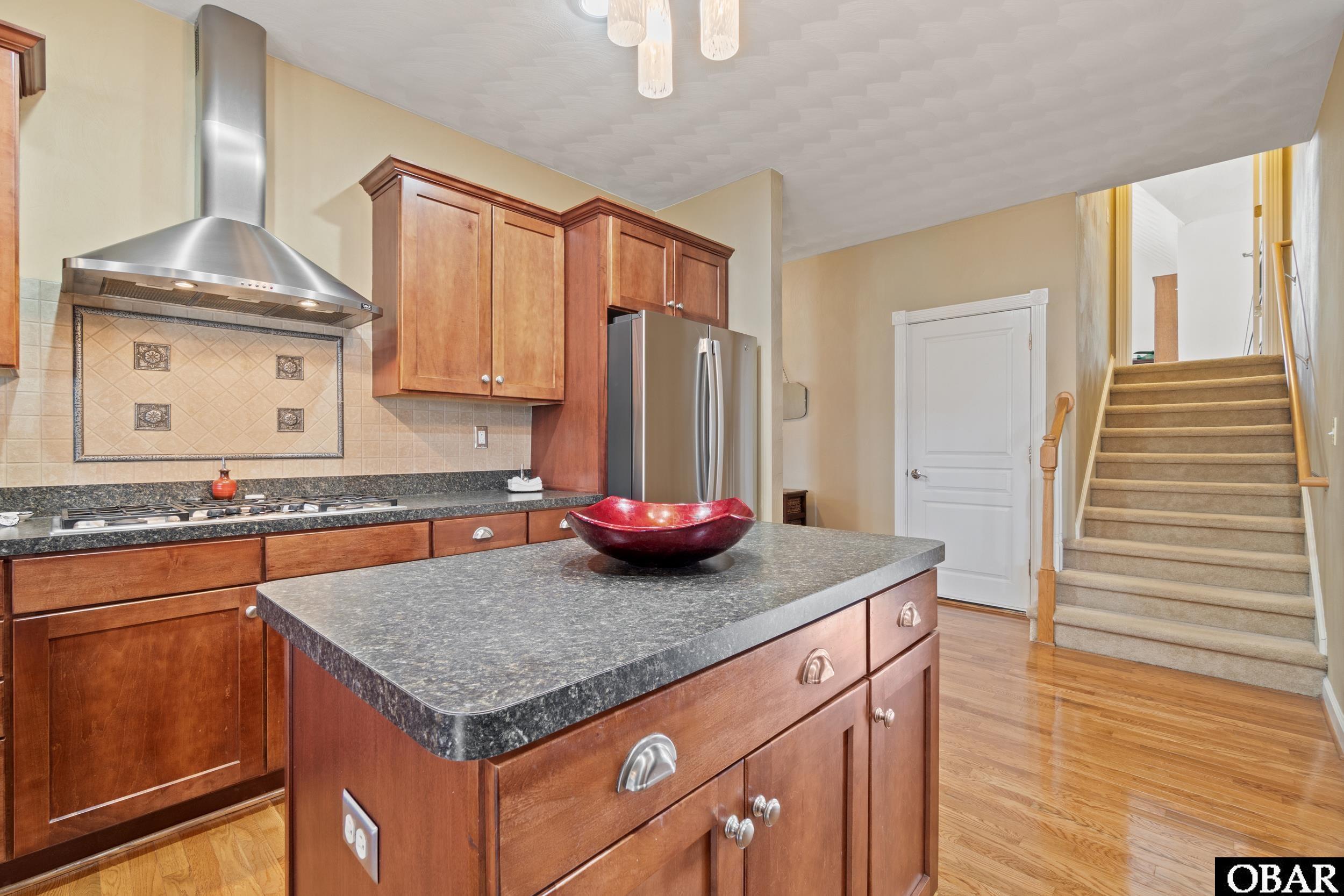 122 Bayside Drive Moyock, NC 27958 - Photo 12 of 34 Large Kitchen with Gas Cooktop