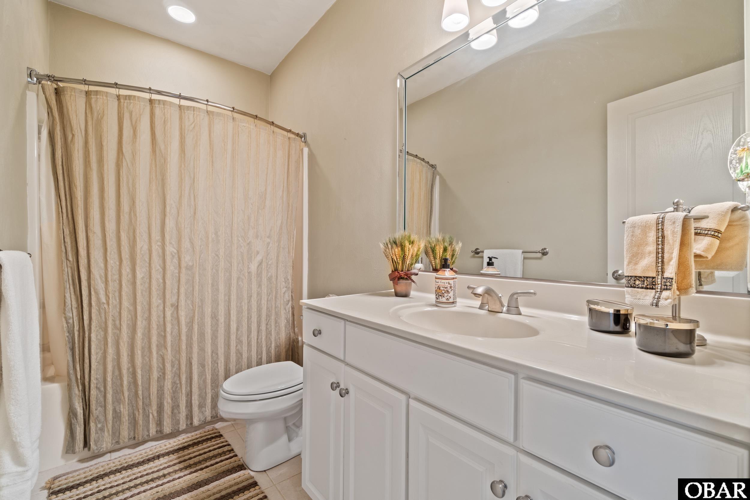 122 Bayside Drive Moyock, NC 27958 - Photo 24 of 34 3rd Bathroom with Shower/Tub combo