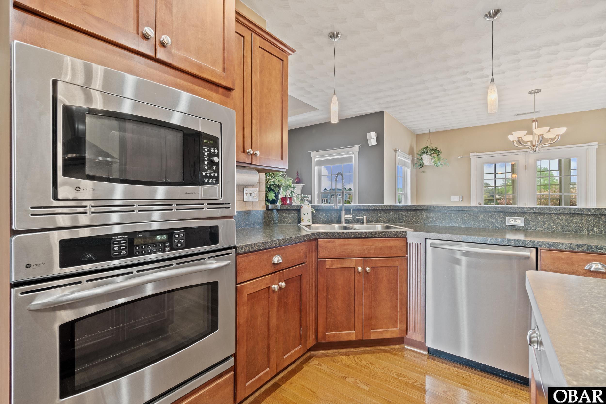 122 Bayside Drive Moyock, NC 27958 - Photo 10 of 34 Large Kitchen with Double Wall Ovens