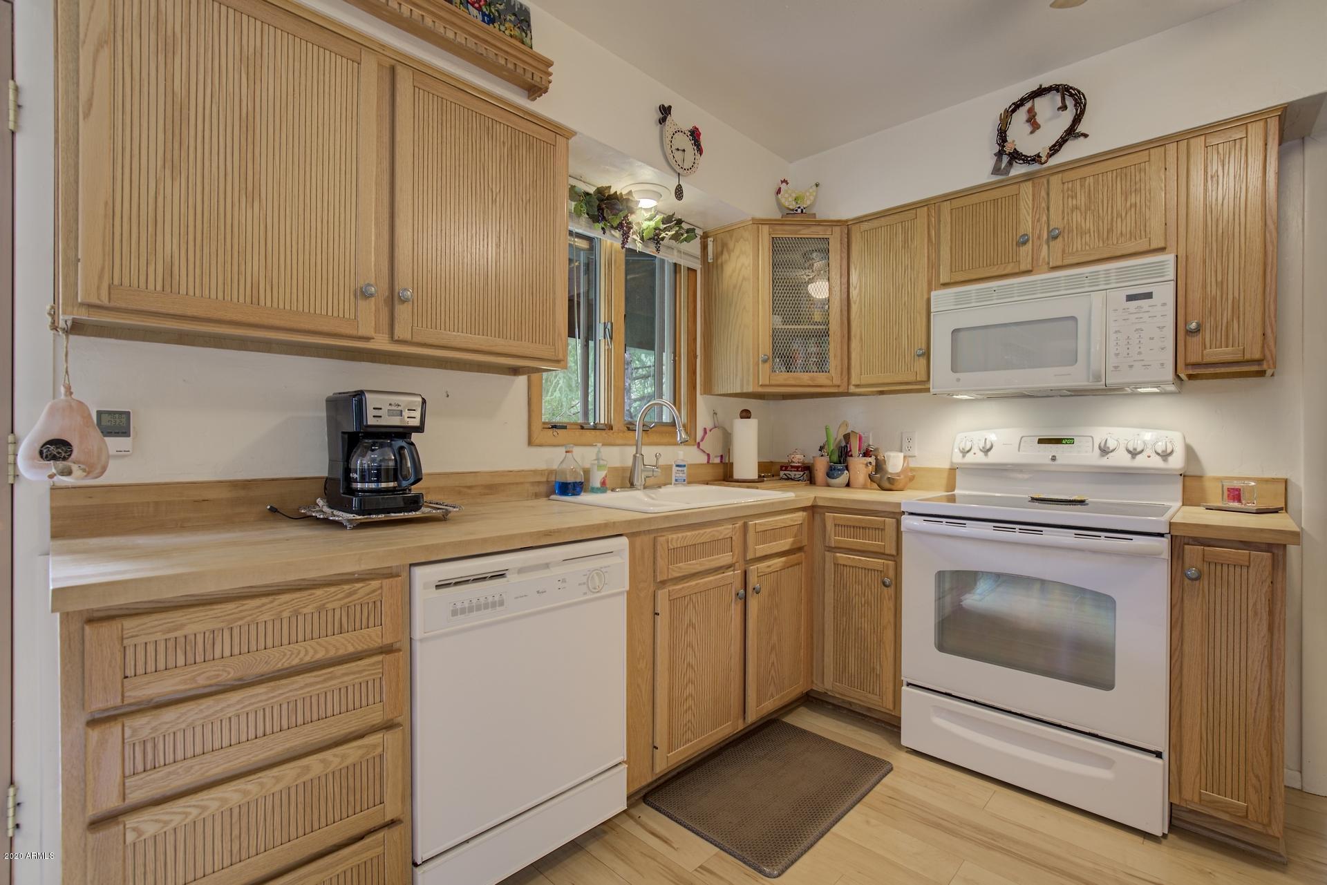 137 North Roper Lane Payson, AZ 85541 - Photo 9 of 61 Kitchen