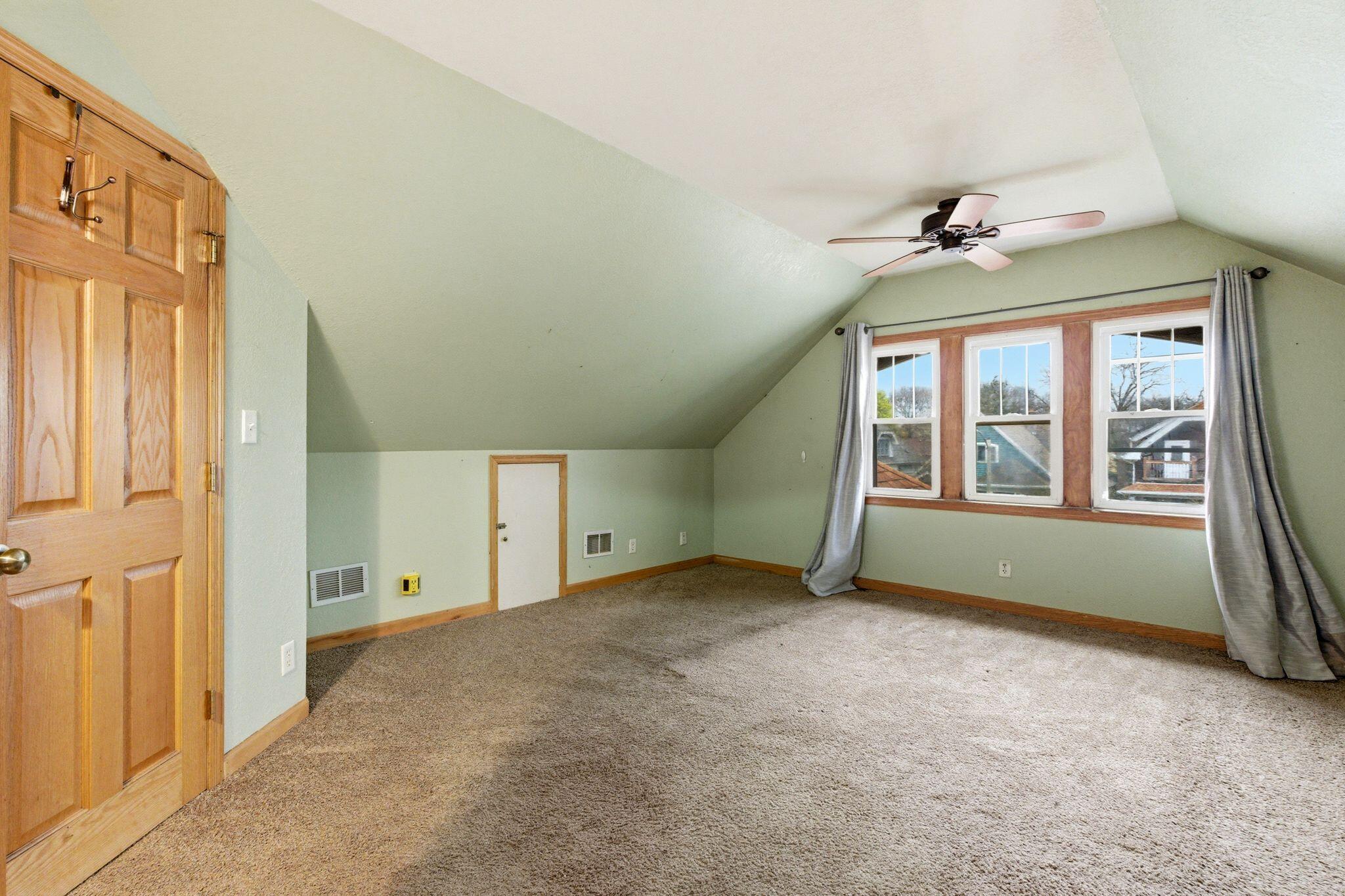 2909 North 55th Street Milwaukee, WI 53210 - Photo 23 of 31 Primary Suite