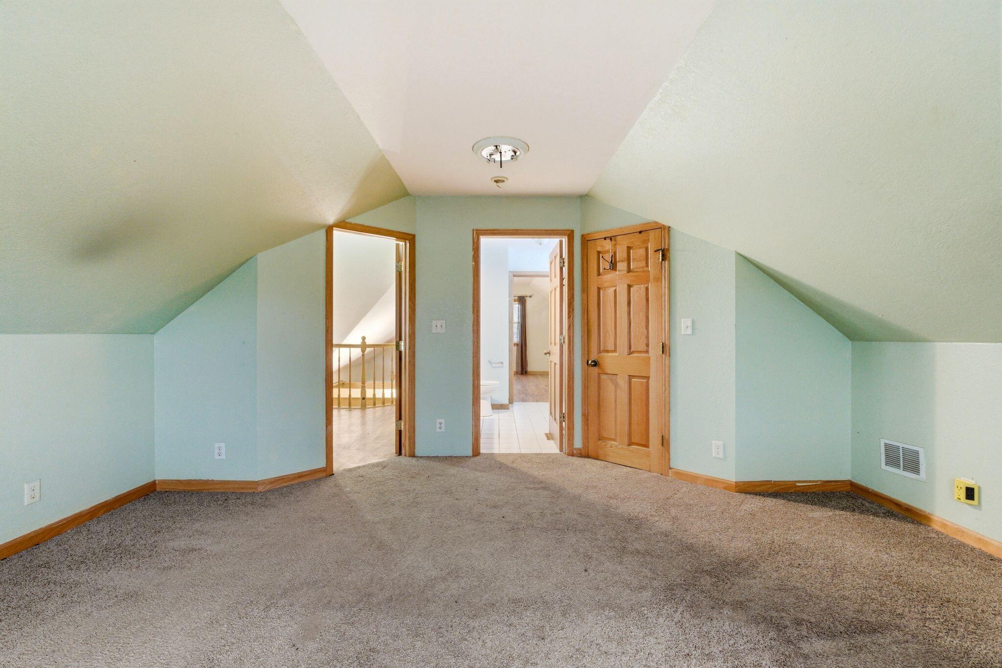 2909 North 55th Street Milwaukee, WI 53210 - Photo 24 of 31 Primary Suite