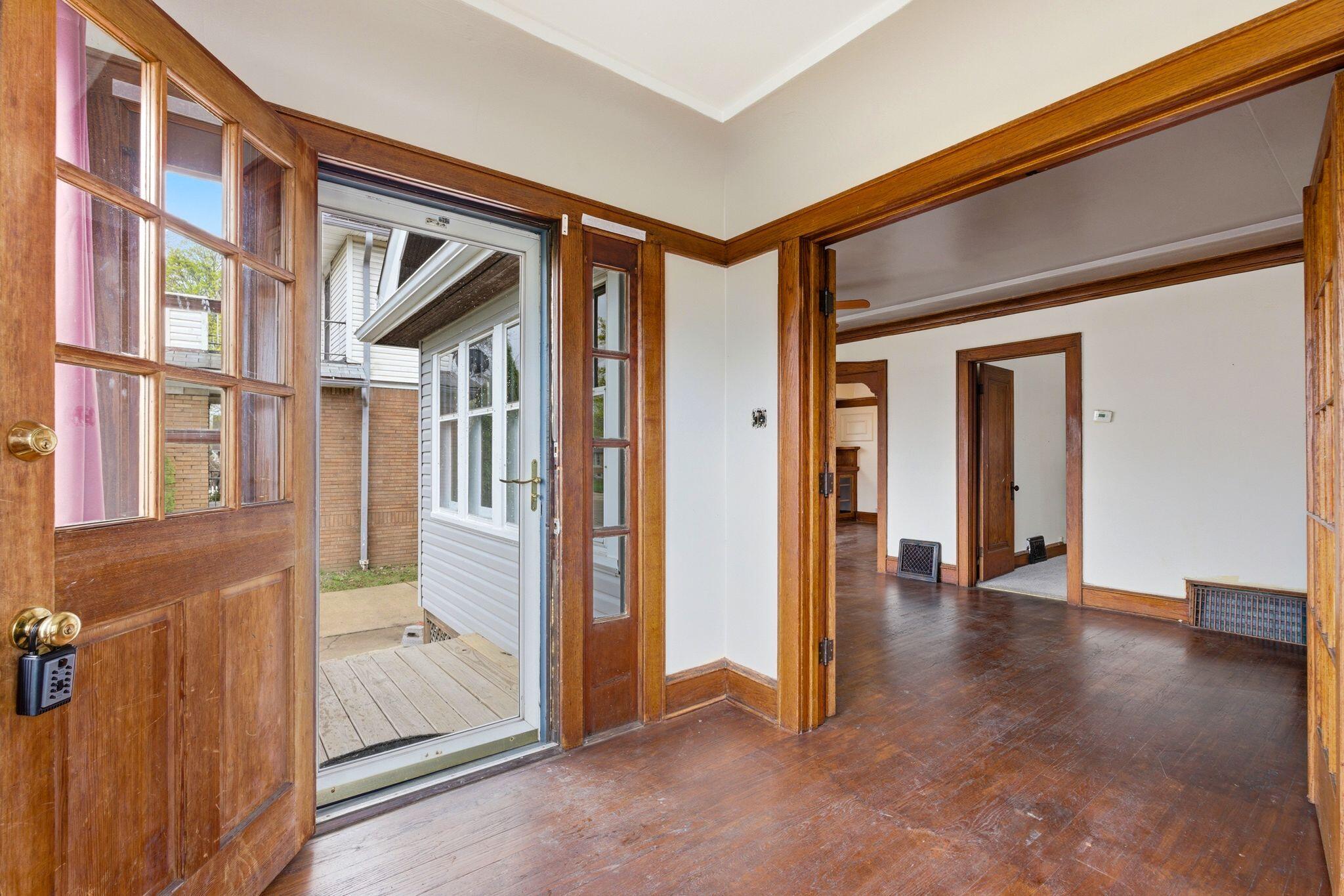 2909 North 55th Street Milwaukee, WI 53210 - Photo 4 of 31 Front Entry Way