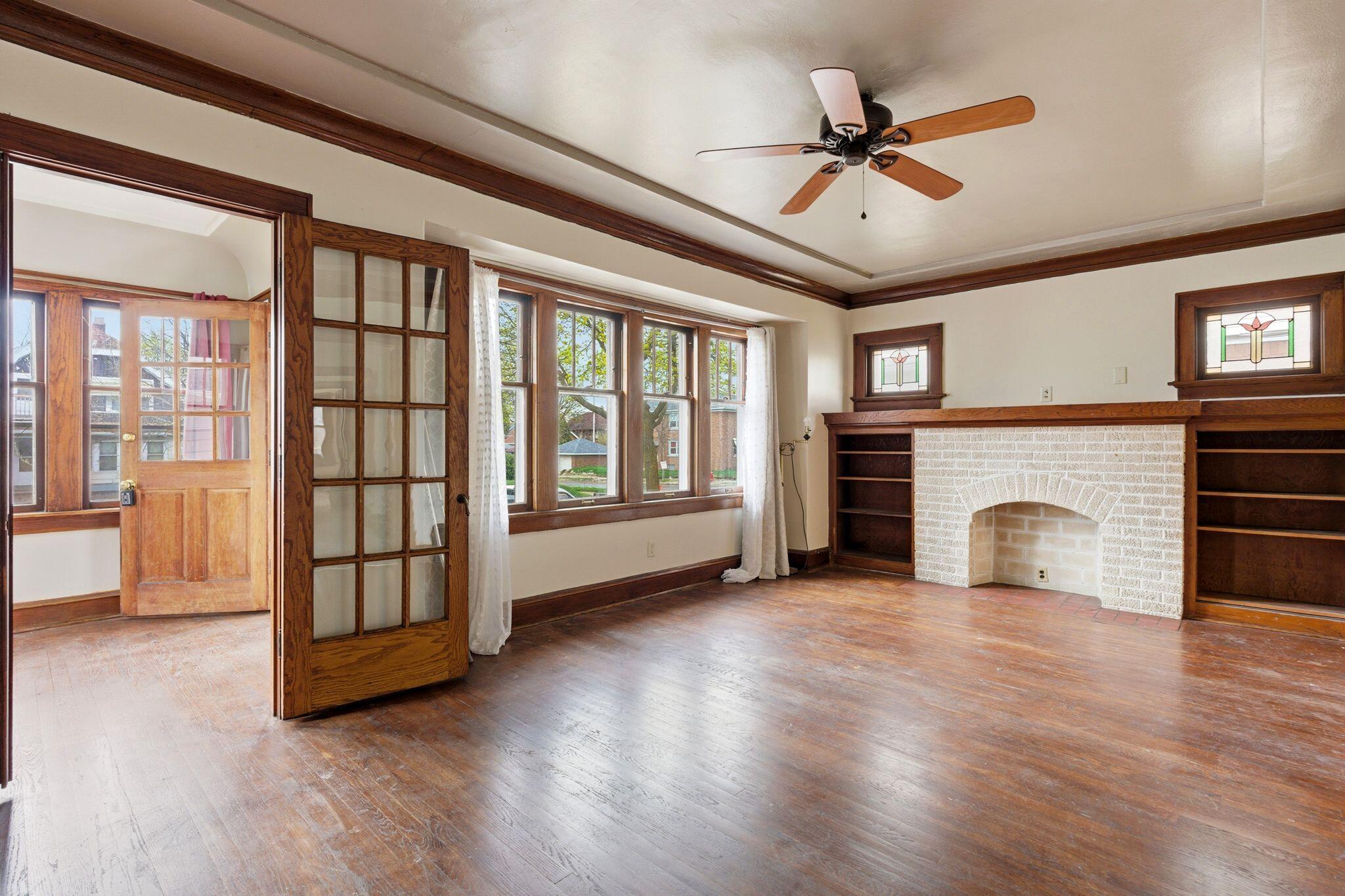 2909 North 55th Street Milwaukee, WI 53210 - Photo 5 of 31 Beautiful Living Room