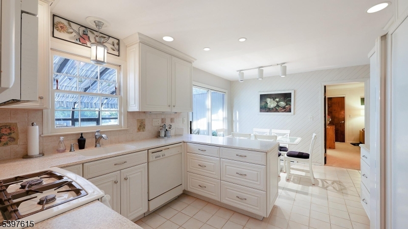 125 Mountainview Road Warren, NJ 07059 - Photo 14 of 39