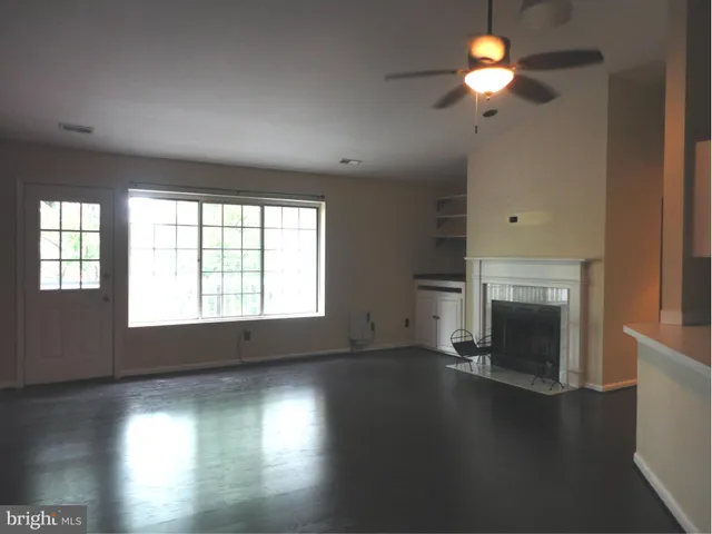 $1,575 | 9 Tintern Court, Unit 302, Lutherville-Timonium, MD 21093