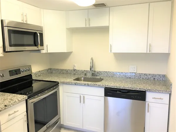 $1,750 | 551 Southwest 135th Avenue, Unit 405B, Pembroke Pines, FL 33027