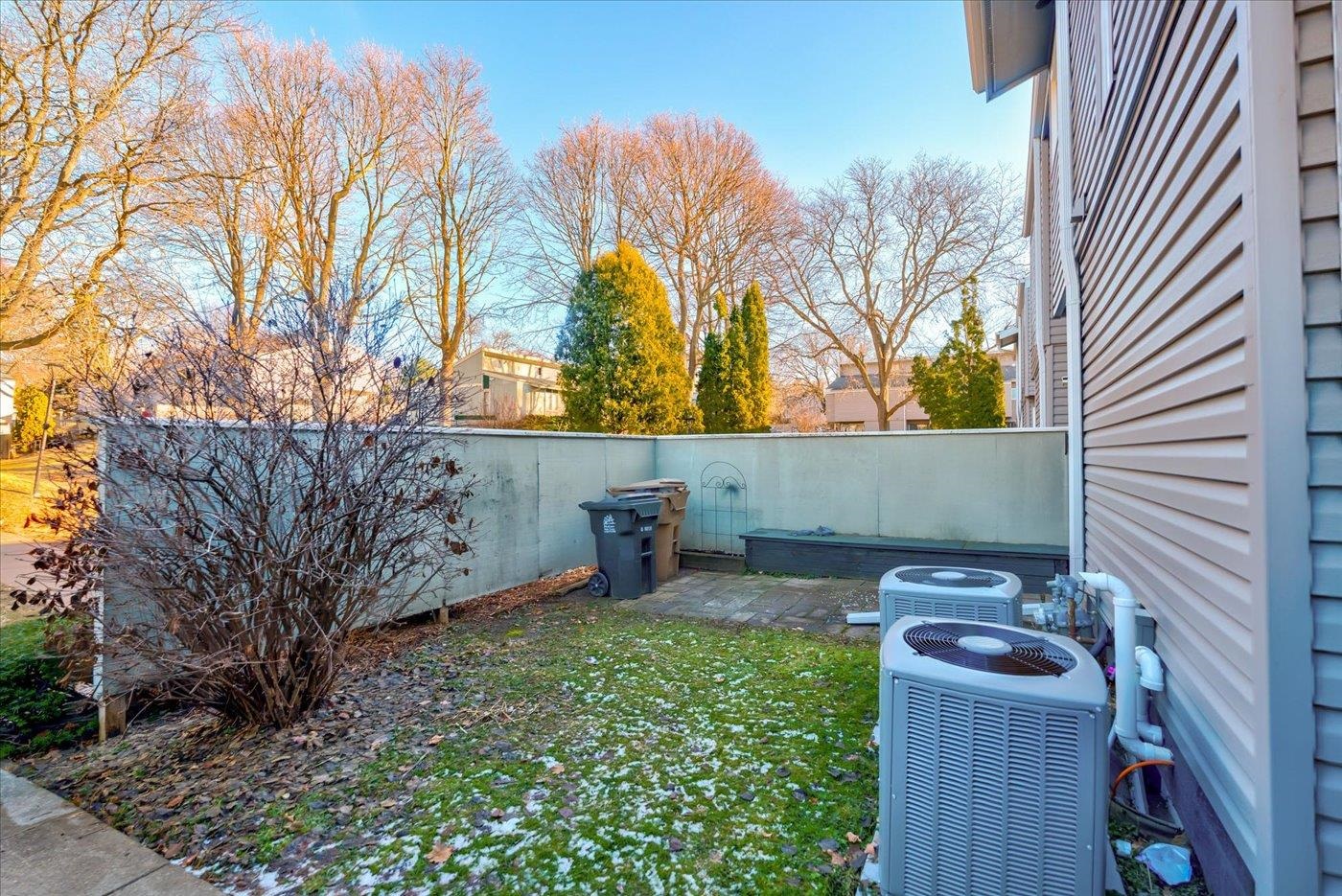 521 East Bluff Madison, WI 53704 - Photo 7 of 44