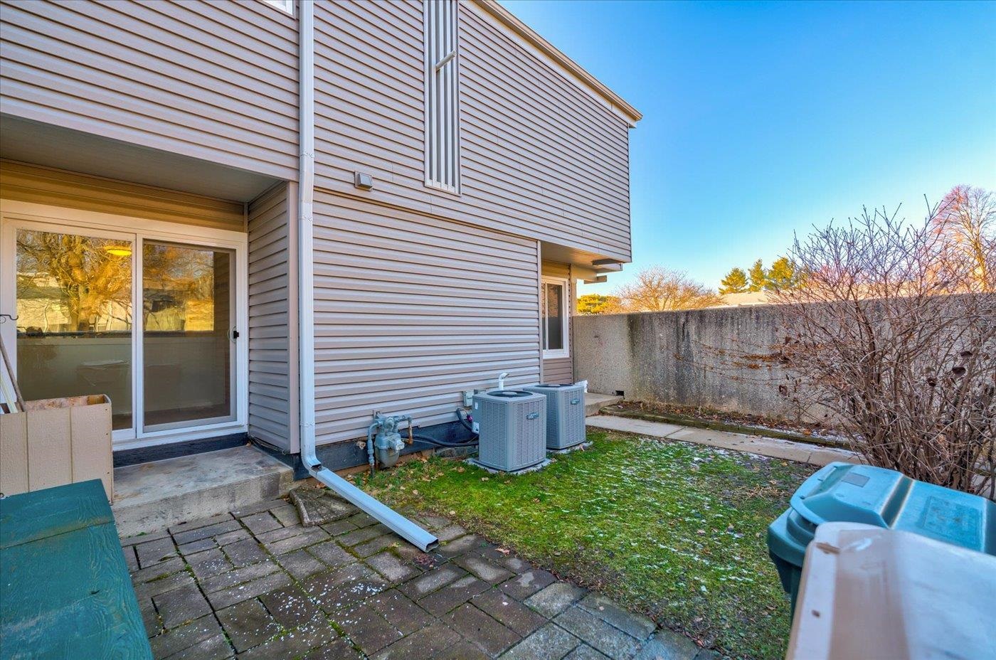 521 East Bluff Madison, WI 53704 - Photo 8 of 44