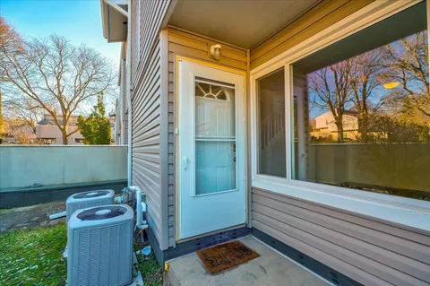 $240,000 | 521 East Bluff, Madison, WI 53704