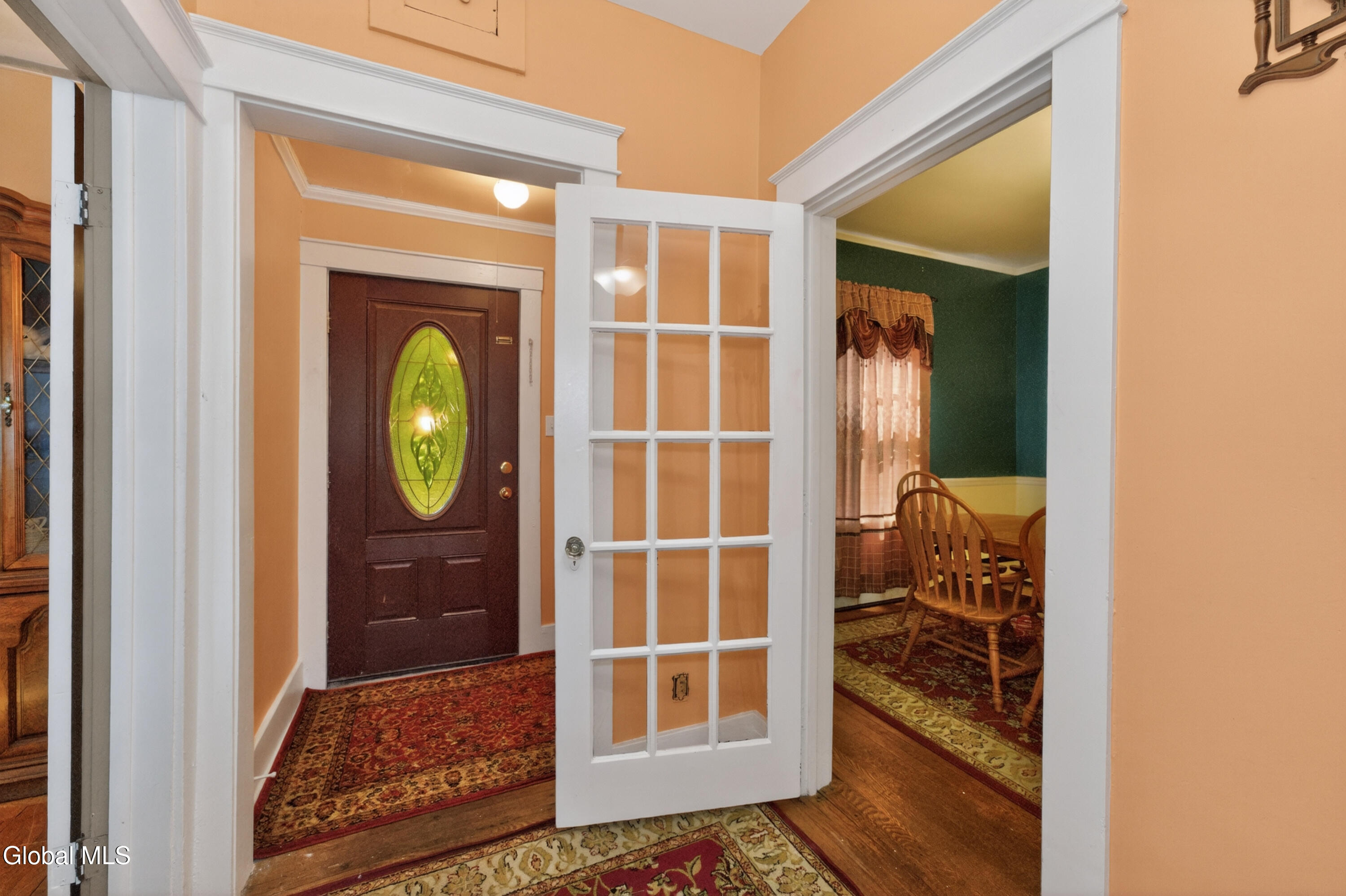 1648 Randolph Road Schenectady, NY 12308 - Photo 5 of 34 1 Entryway 1