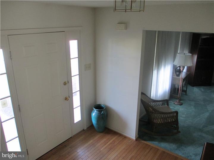 34 Glasgow Road Williamstown, NJ 08094 - Photo 2 of 21 Foyer