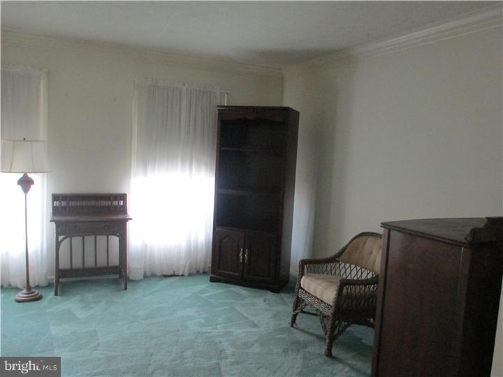 34 Glasgow Road Williamstown, NJ 08094 - Photo 8 of 21 Living Room